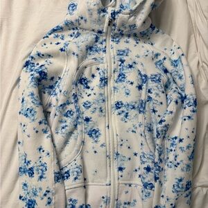 Lululemon sweatshirt